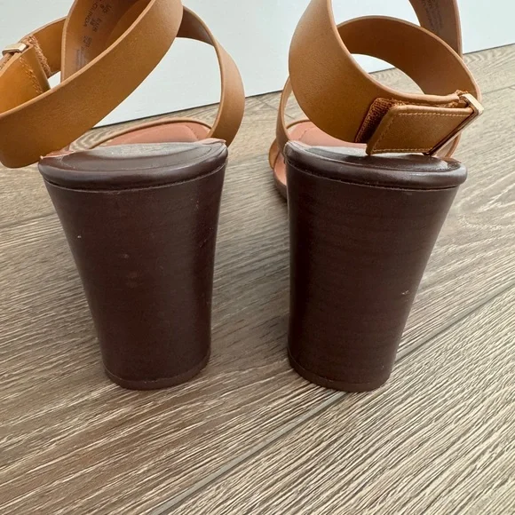 New Franco Sarto Olinda Women's Tan leather  Sandals size 7.5 M - Picture 3 of 6
